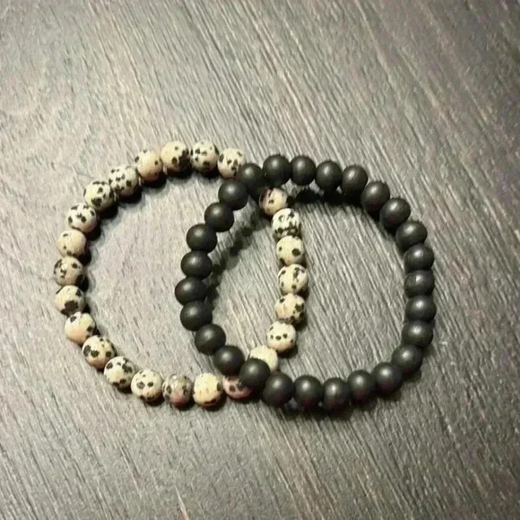 Matching set of beaded bracelets - Picture 2 of 2